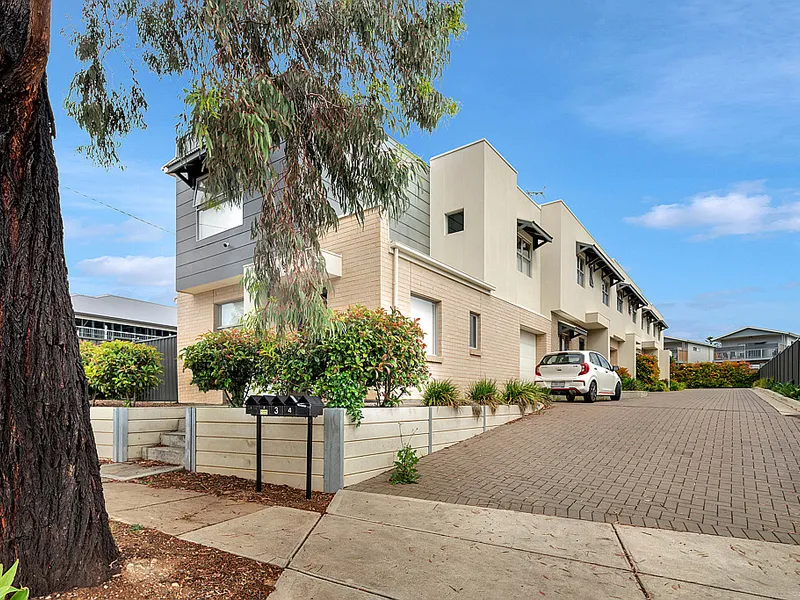 Low Maintenance Townhouse in a Popular Suburb