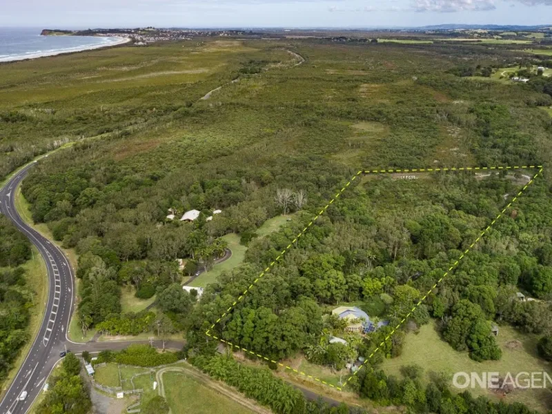 PARADISE ON 12 BEAUTIFUL ACRES IN BROKEN HEAD INSPECTION BY APPOINTMENT ONLY