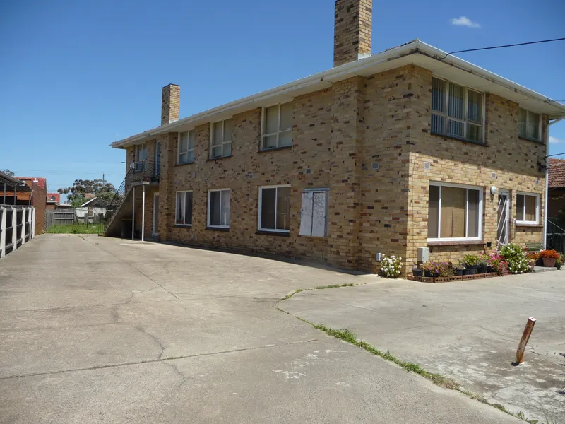 Unit  with 3 Bedrooms  separate lounge room Close to everything