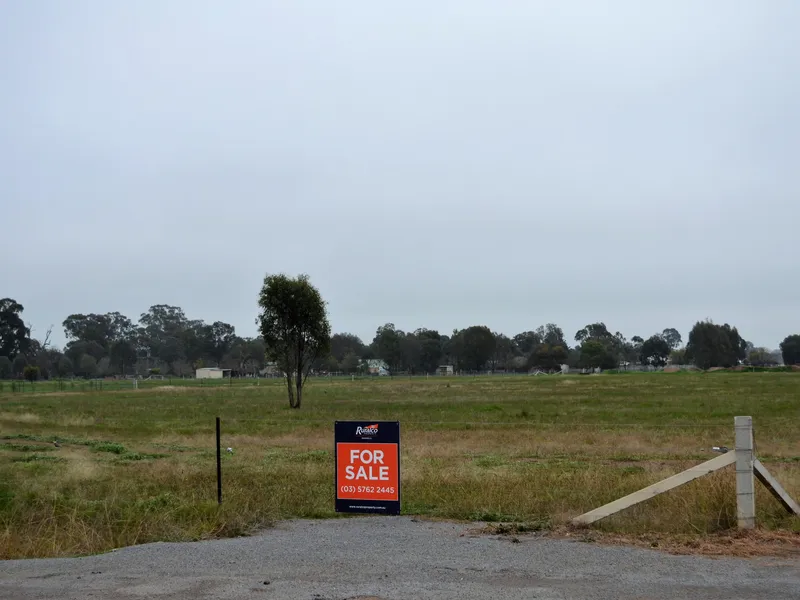 The last of the hard to find 5 acre blocks