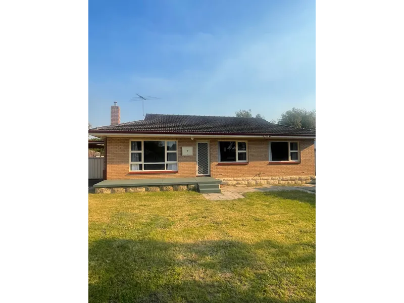 Ideal First home or Investment. Zoned R25/40
