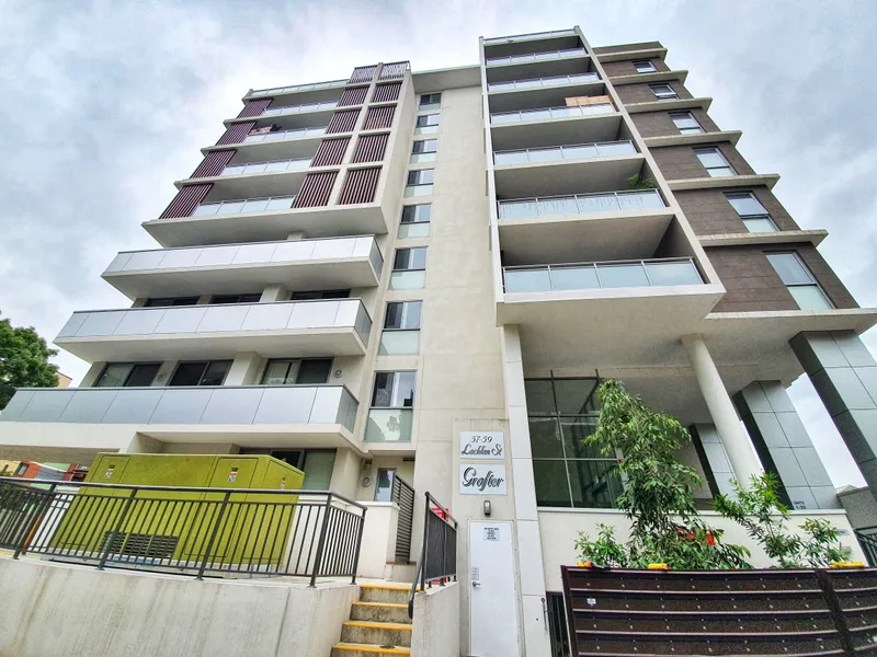 Nearly New 2 Bedroom Apartment Minutes Walk to Westfield Liverpool