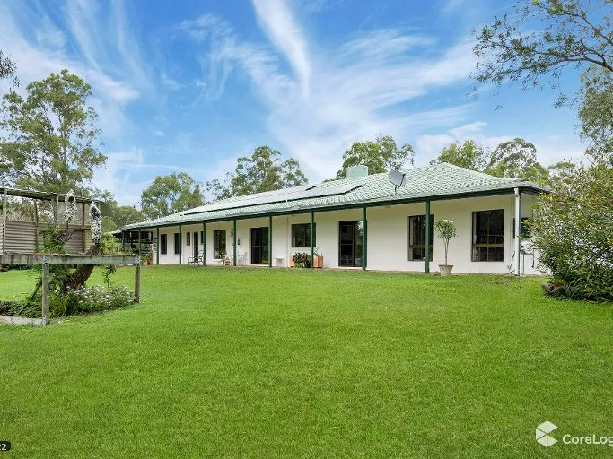 Acreage Spectacular 4 bedrooms home