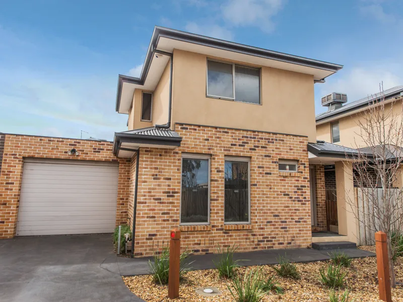 Stylish Town home in a Convenient Location!!