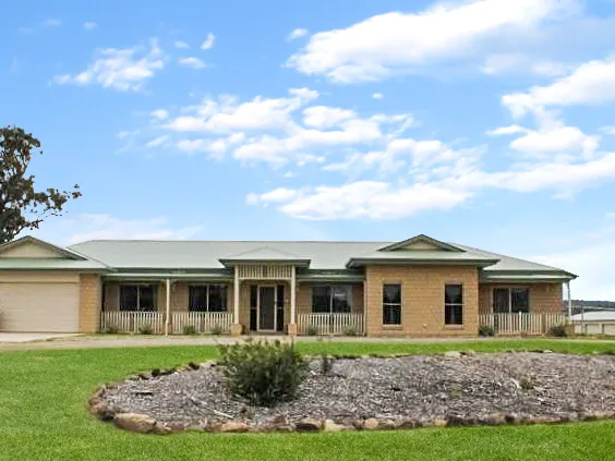Spacious Modern Home in Prestigious Estate
