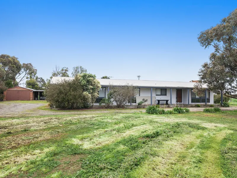 Sutherlands Creek Poultry Farm - Eight Sheds Attractive Location.