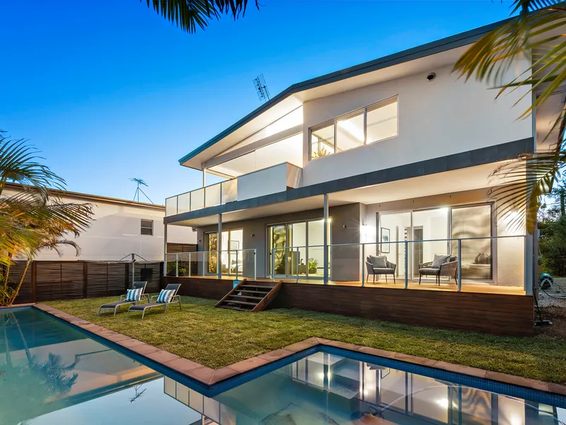 Resort-like family entertainer with ocean outlook