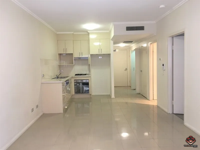 One bedroom one study apartment at the best location in Waitara