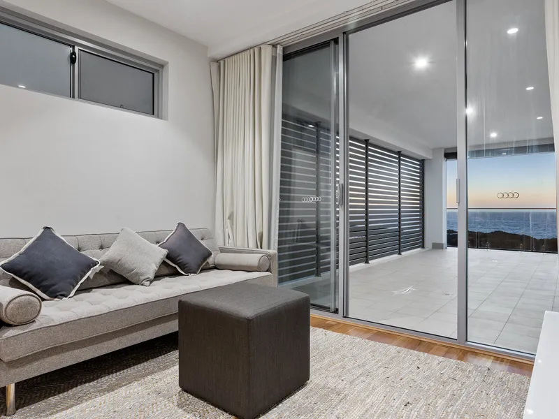 STUNNING OCEAN VIEWS !