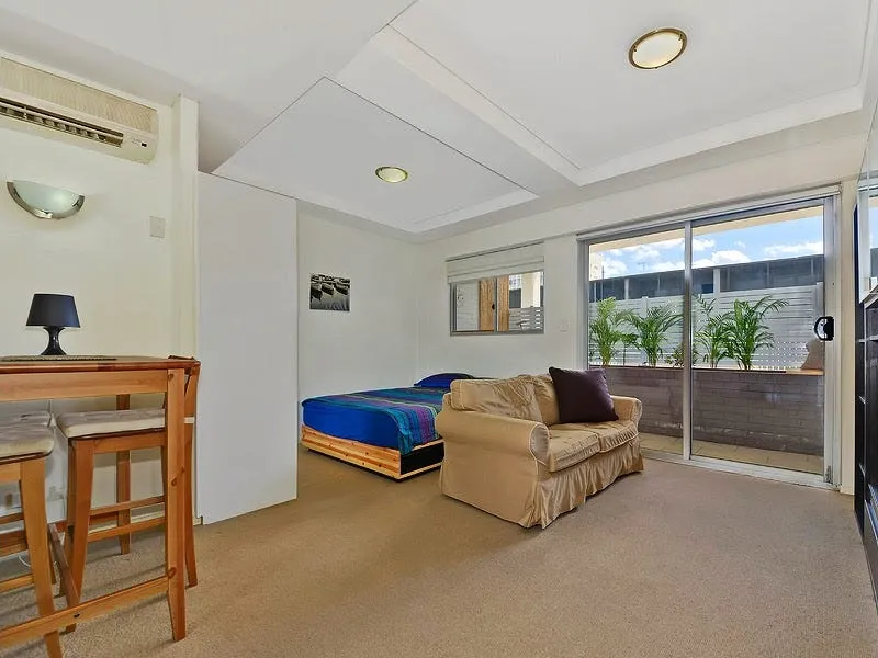 Immaculate Studio Apartment