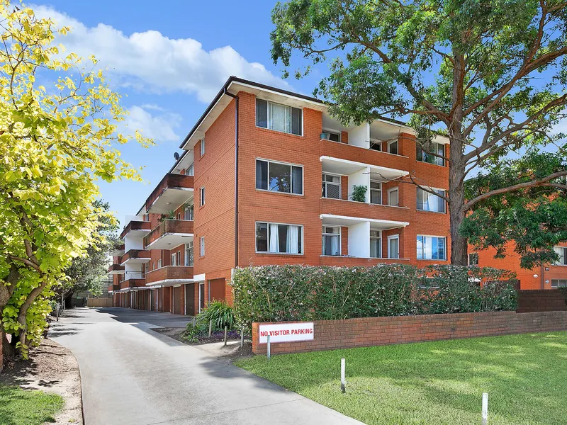 Sundrenched North Facing Top Floor Apartment