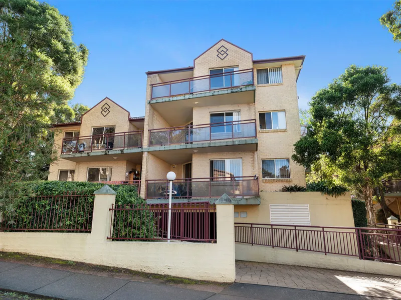 RENOVATED 2 BEDROOM APARTMENT WITH TWO BATHROOMS - LOCATED ON LEVEL 2