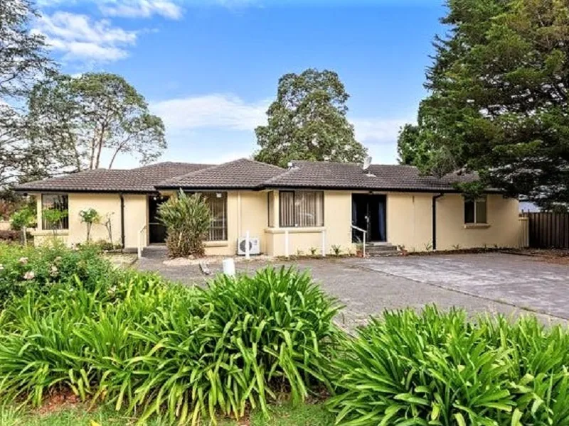 4 BEDROOM HOME IN A QUIET LOCATION!