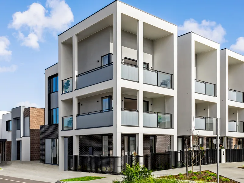 The Luna | Beautiful 3-Storey Townhome 