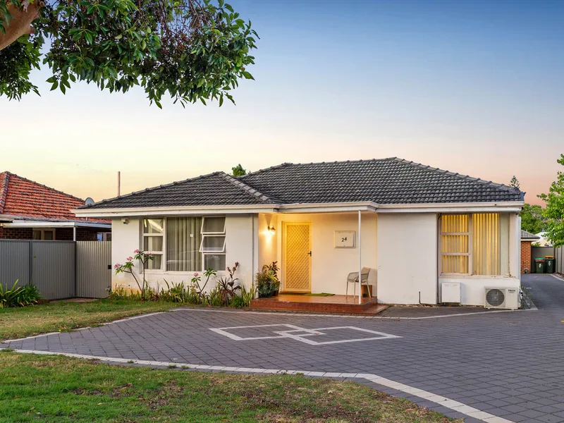 UNDER OFFER!!!