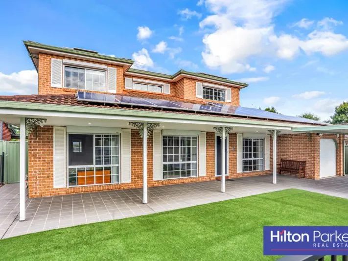 LARGE FAMILY HOME WITH ALL THE BELLS AND WHISTLES!