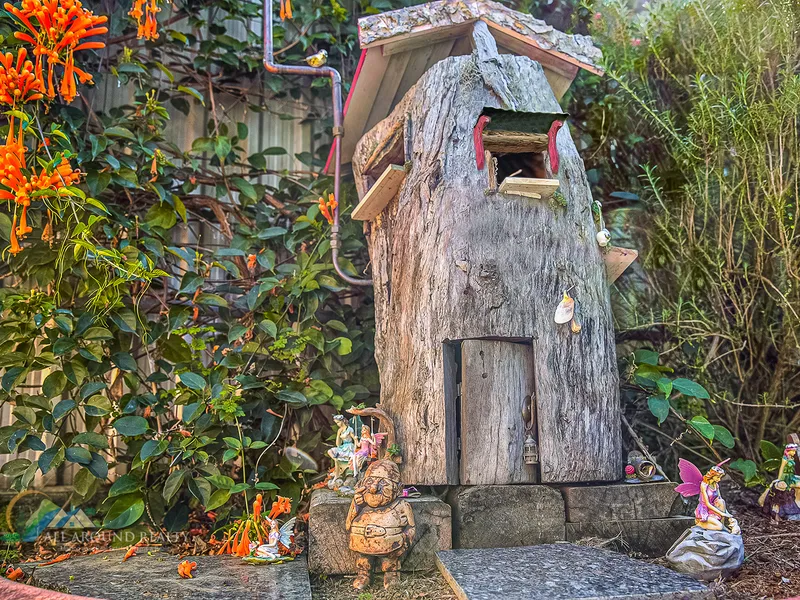 LARGE ENTERTAINING AREA TO ENJOY THOSE LAZY SUMMER DAYS 