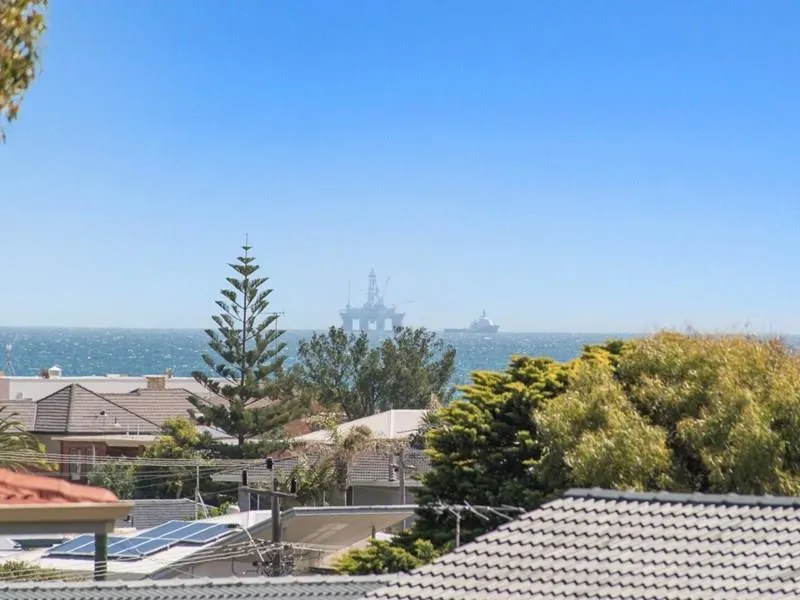 Top Floor Spacious Unit with Ocean Views