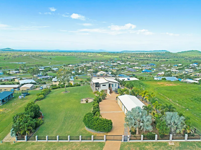 REALLY SPECIAL! Endless Rural & Ocean Views