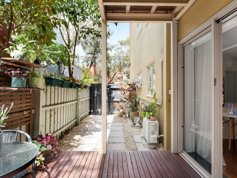 Private Courtyard Living Moments to Glenferrie Road