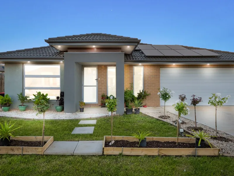 Beautiful Home in a Stunning Location !!!!