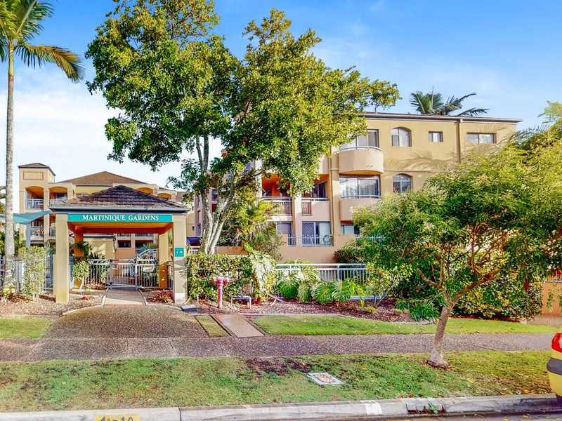 Bright and Airy 2 Bedroom Unit in Martinique Gardens