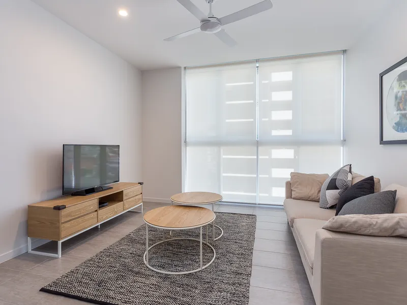 1 bed 1 bath 1 car space $450 per week!