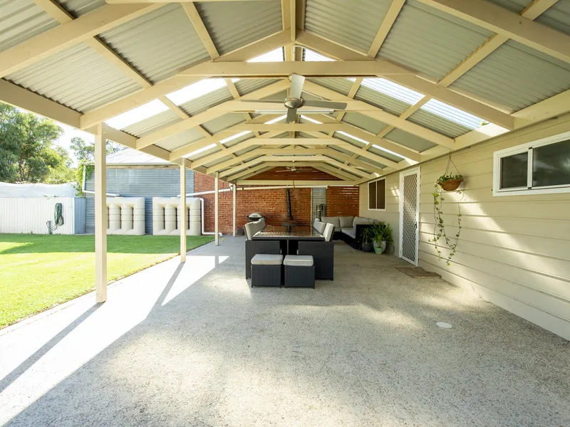 Renovated Bungalow with extras!