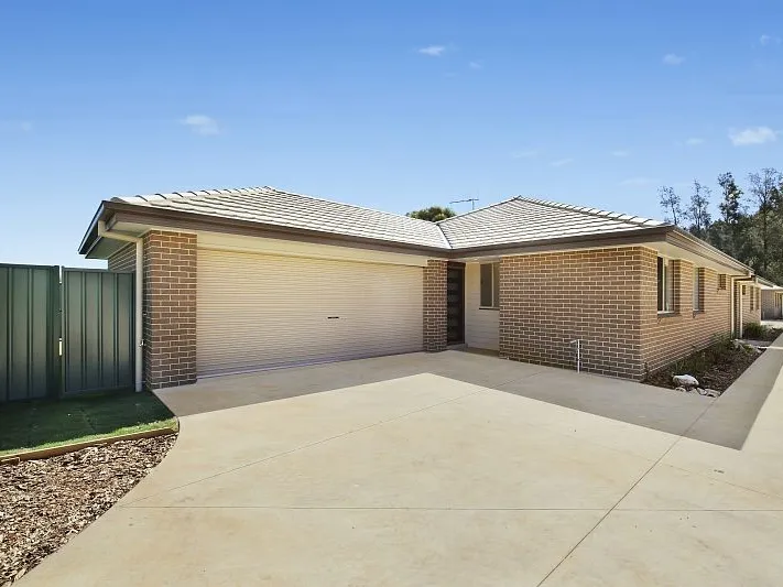 VILLA - LEVEL AND LOW MAINTENANCE