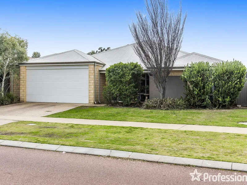 Exquisite 5-Bedroom Home with Study and Pool in the Heart of Byford's Golden Triangle!