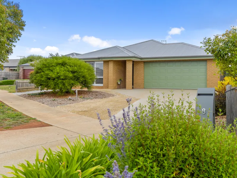 Seize the Opportunity to Live in this Beautifully Maintained and Immaculately Presented 5 Year Old Brick and Colourbond 28 Square Home on720m2 of land