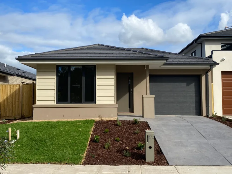 $ 550 P/WEEK + BRAND NEW HOME + 4BED + 2BATH + LIVING + ALFRESCO + SINGLE GARAGE