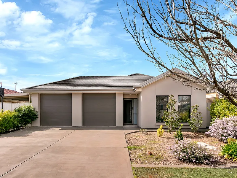 Charming 3-Bedroom with Alfresco Living!