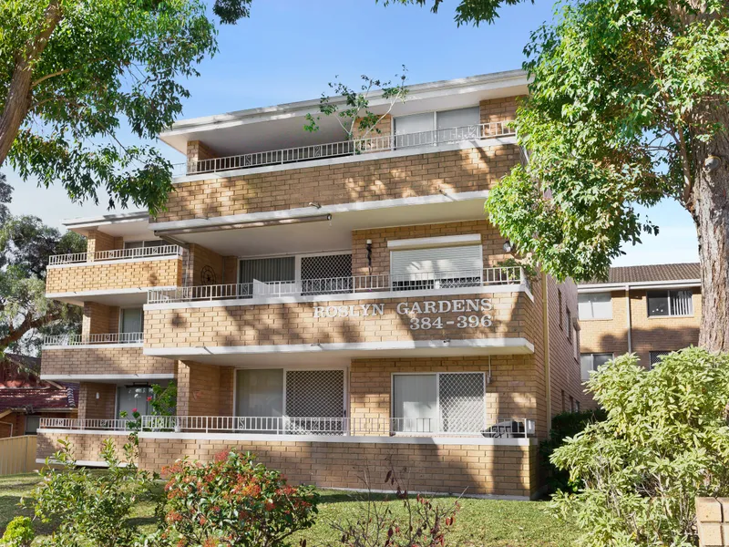 PRIVATELY POSITIONED WITH DISTRICT VIEWS