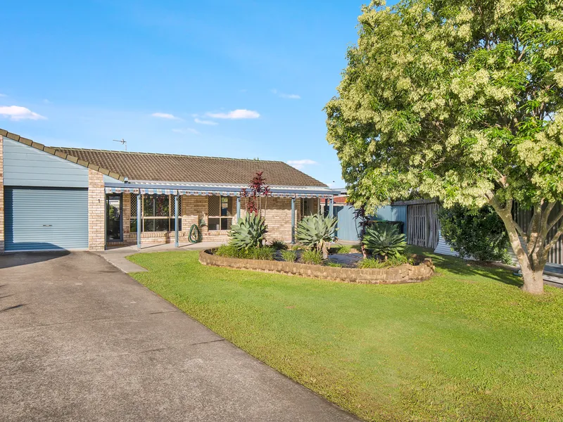 DUPLEX - HUGE YARD WITH POOL!