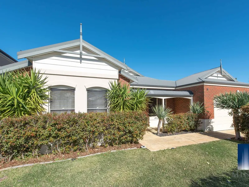 STUNNING HOME IN GREAT LOCATION!