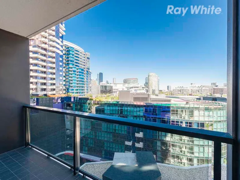 2 BEDROOM APARTMENT IN DOCKLANDS!