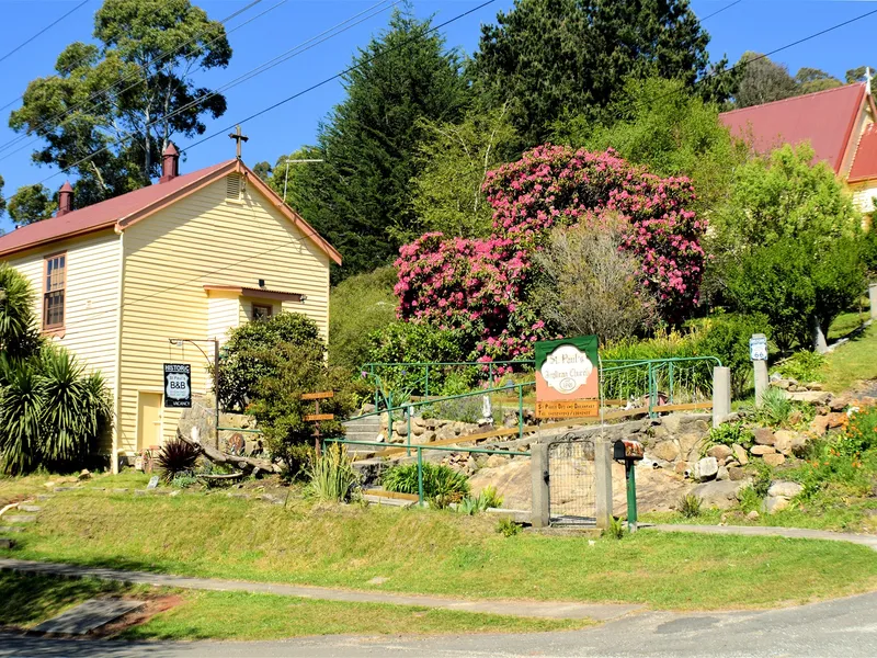 2 houses for sale in the middle of Derby 1 title!