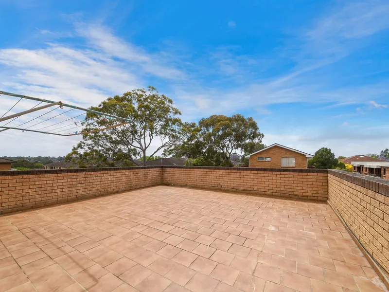 Top Floor Unit With Spacious Rooftop Balcony