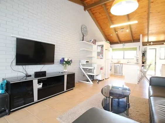 *AIR CON *CLOSE TO TRANSPORT & SHOPS**
