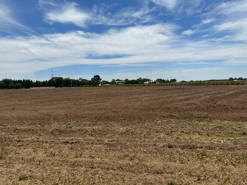 River Retreat, Hobby Block, 1km from River