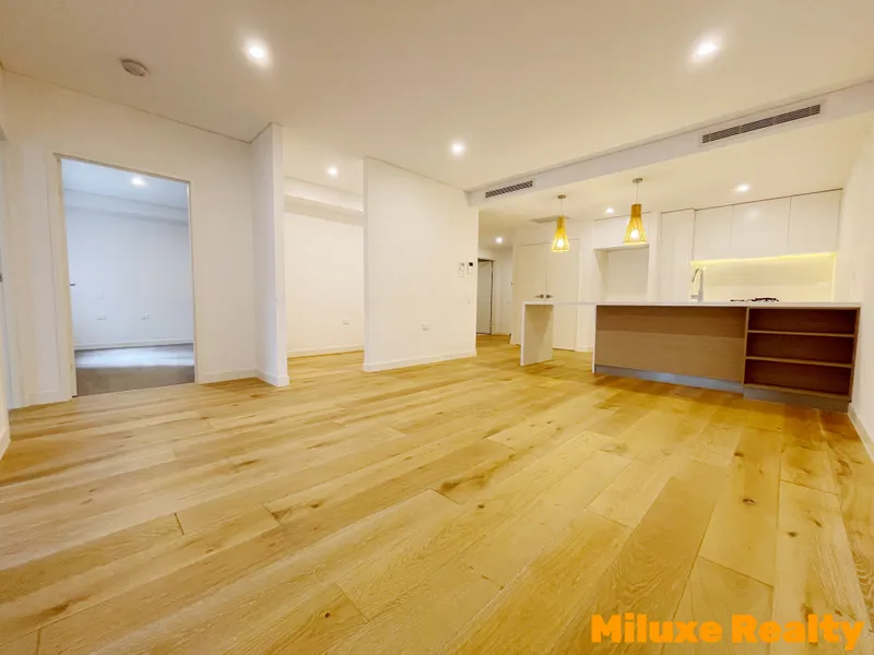 Stylish contemporary Apartment with Separate Study Room