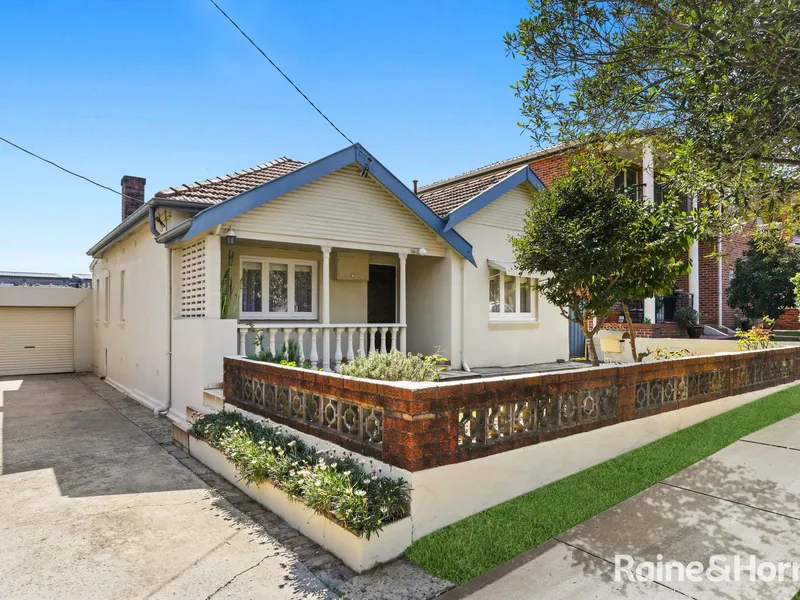 Spacious Double brick Home on 600m2 Block