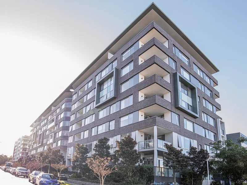 Spacious designer living at WENTWORTH POINT