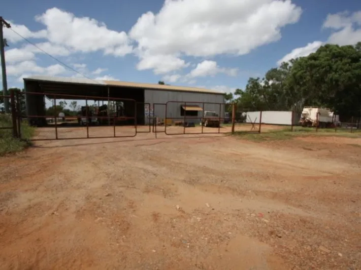 MACHINERY SHED - HIGHWAY FRONTAGE - 4.7 ACRES
