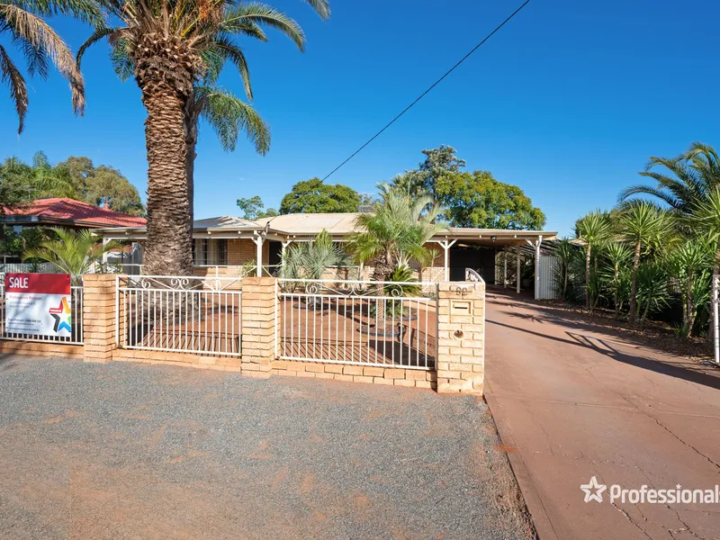 Warm & Welcoming Living With A Fabulous Feel