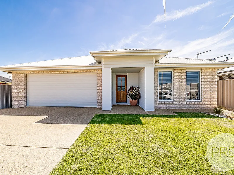 28 Turramia Crescent, Gobbagombalin