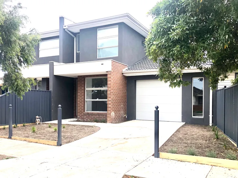 Luxury living in a Fantastic location!