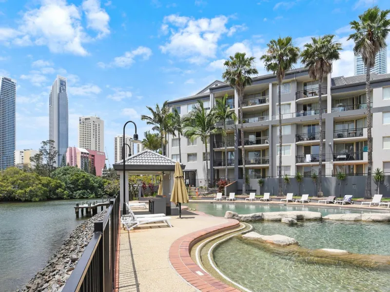 1 BEDROOM FULLY FURNISHED DELUXE APARTMENT Located on Ground floor with large balcony - $500/WEEK - Plus electricity and secure underground car park