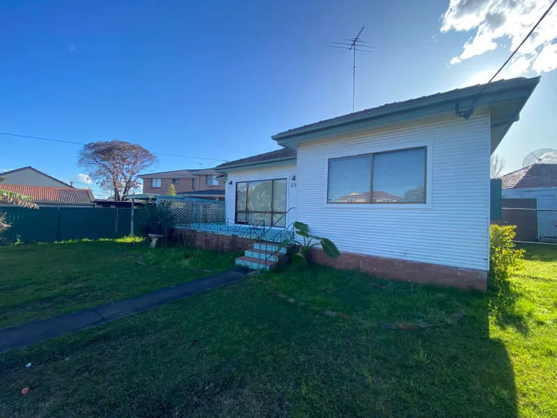Freshly Painted Neat and Tidy 3 bedroom Clad Home